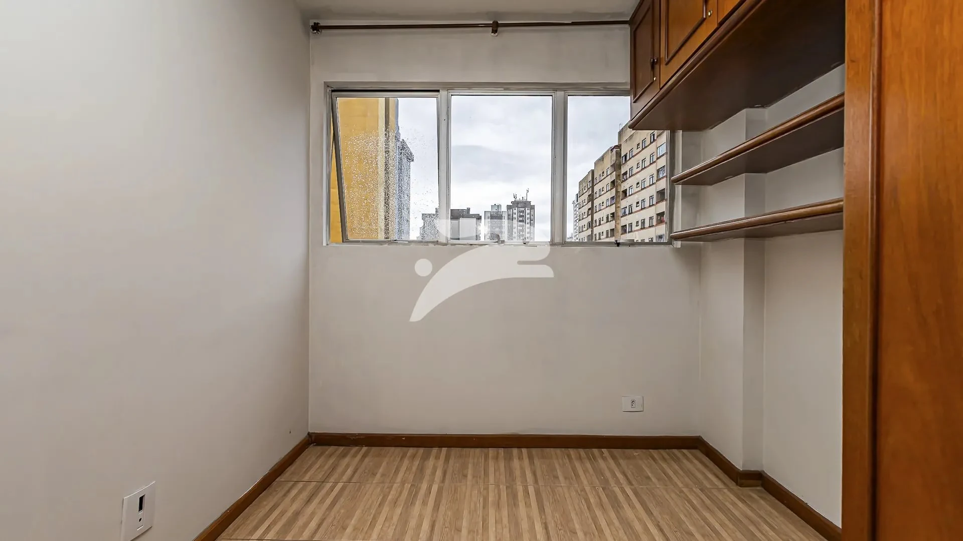 Apartamento de 2 quartos com 56 m² e cozinha separada — photo 14