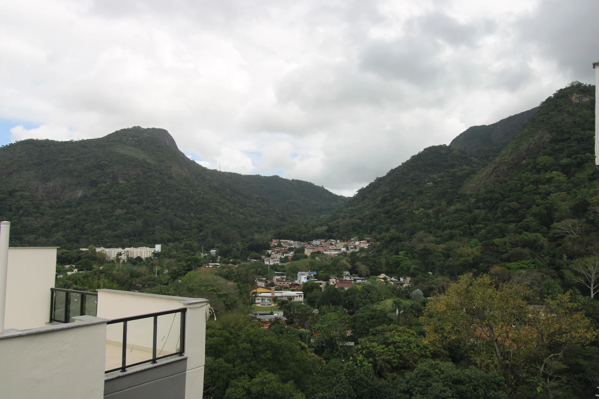 Unfurnished 2-bedroom apartment with balcony and private garden — photo 5