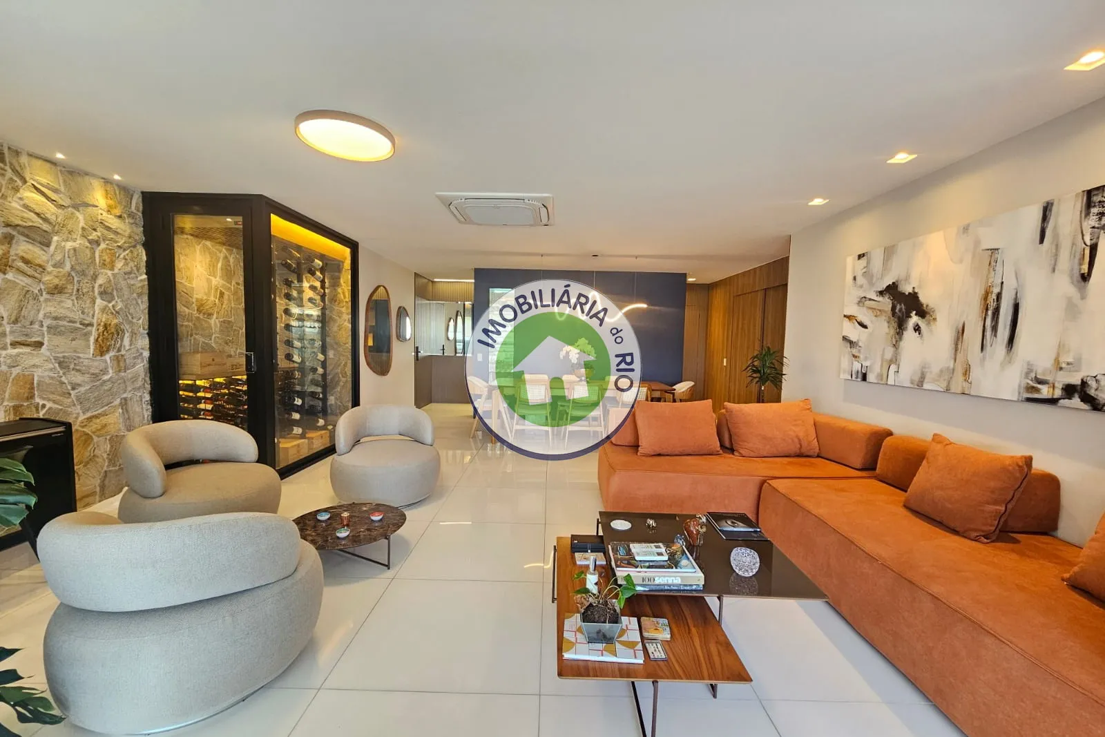 Unfurnished apartment with 4 bedrooms and glass balcony — photo 5