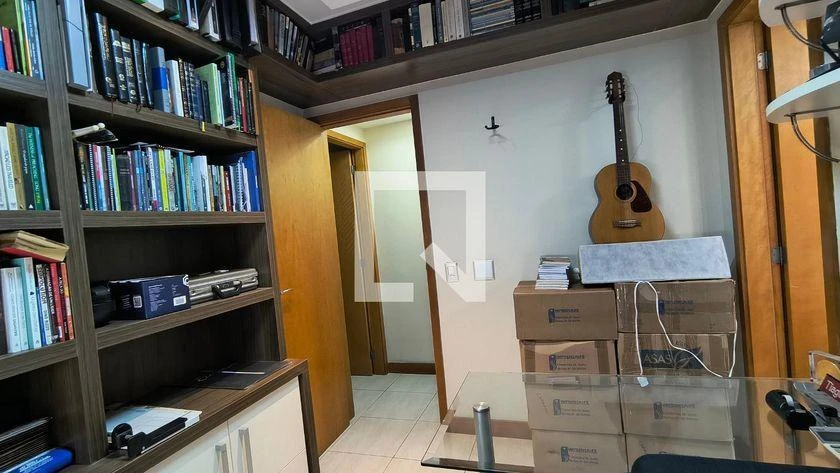 3-bedroom apartment in a building with a gym — photo 47