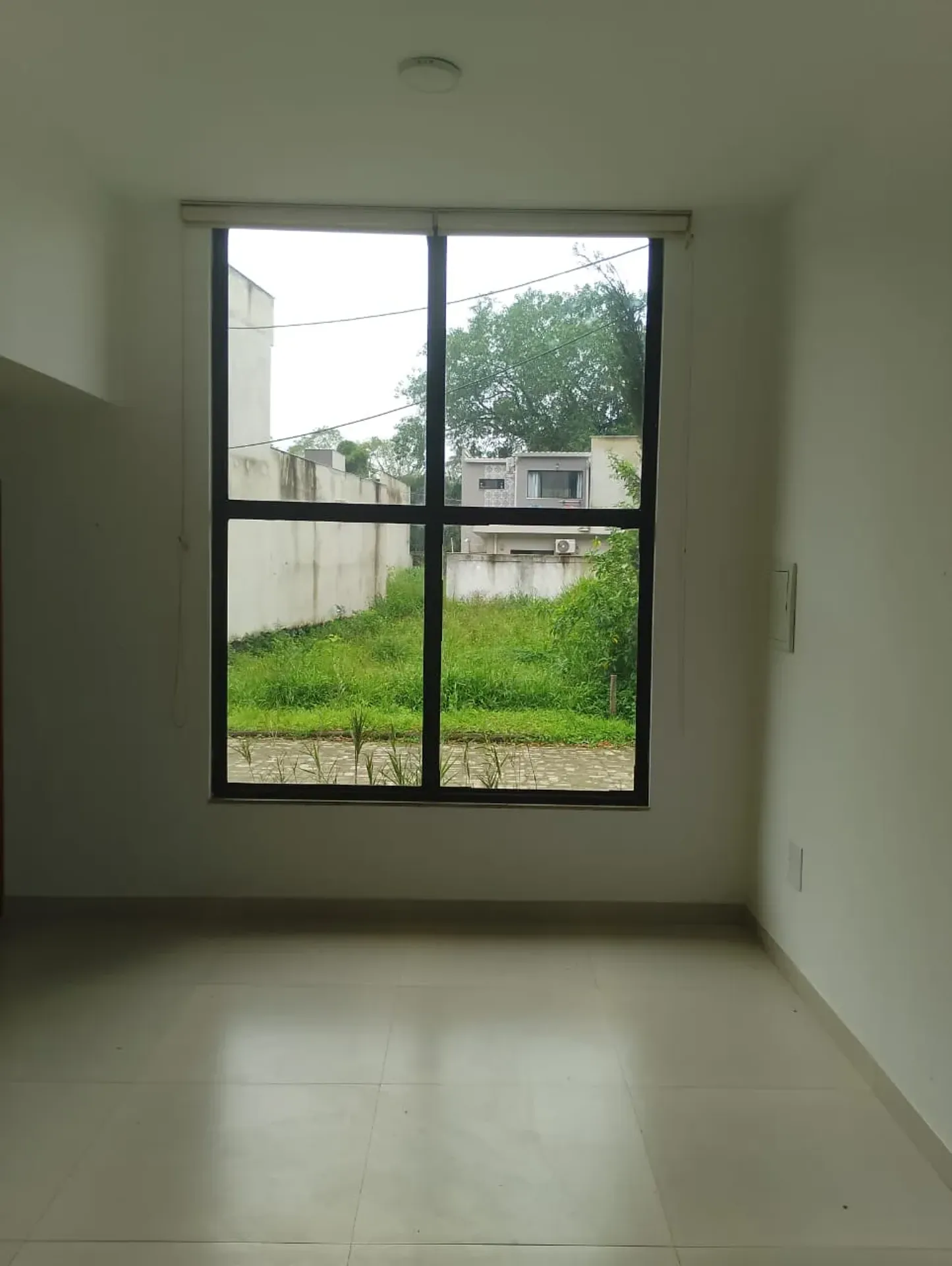 Balcony with a grill in a 3-bedroom house, 75 m² — photo 16