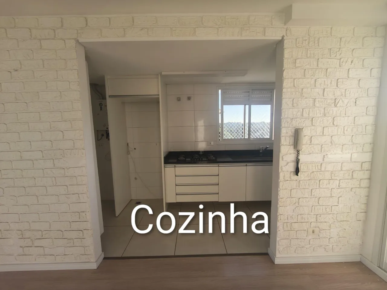 Balcony with a grill in a 2-bedroom apartment, 70 m² — photo 3