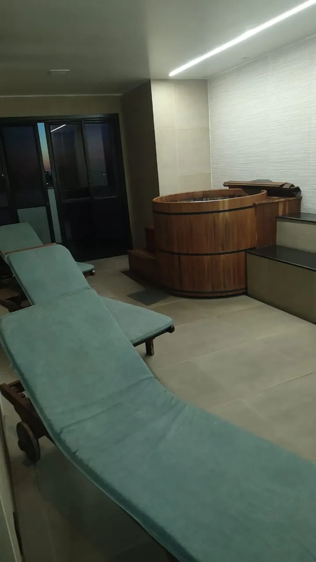 2-bedroom apartment in a building with a gym — photo 49