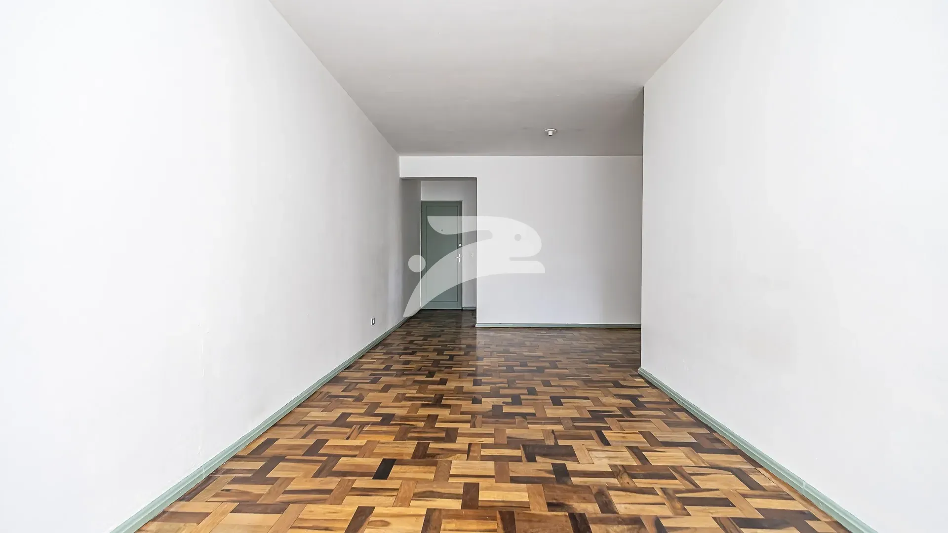 3-bedroom apartment with wood or laminate floors in Curitiba — photo 10