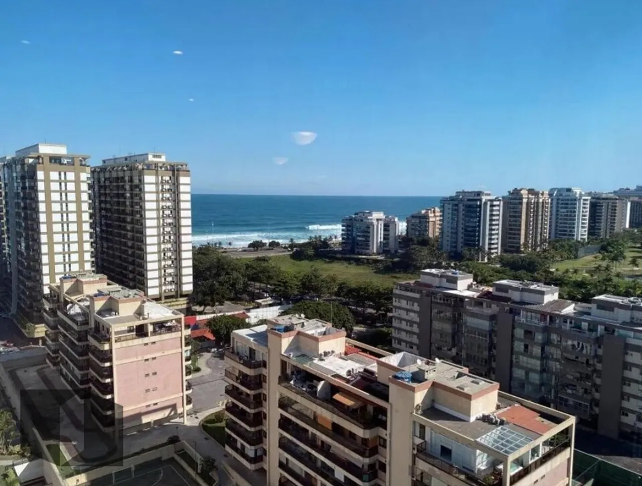 Apartment with 2 bedrooms and a glass-enclosed balcony — photo 9