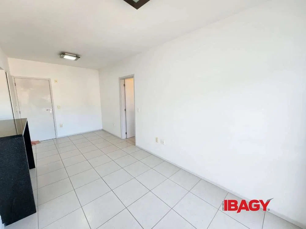2-bedroom apartment in a building with a gym — photo 6