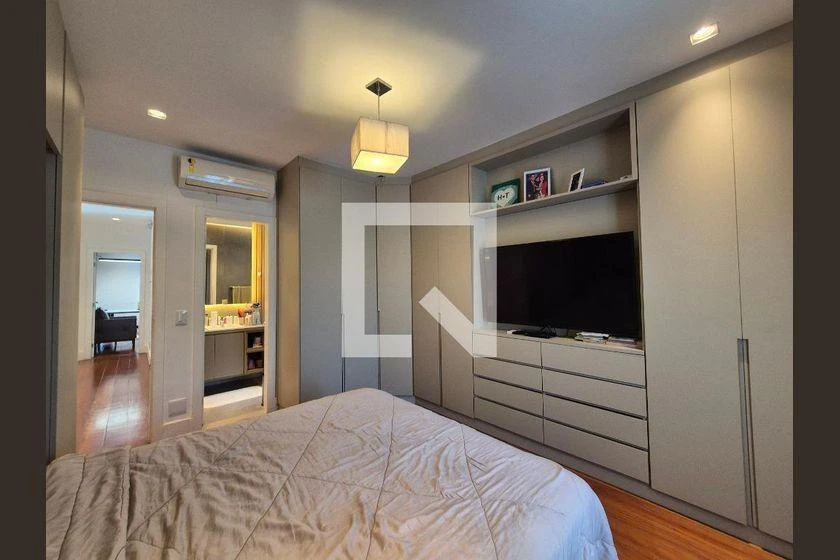 Home office in a 4-bedroom house, 373 m² — photo 12