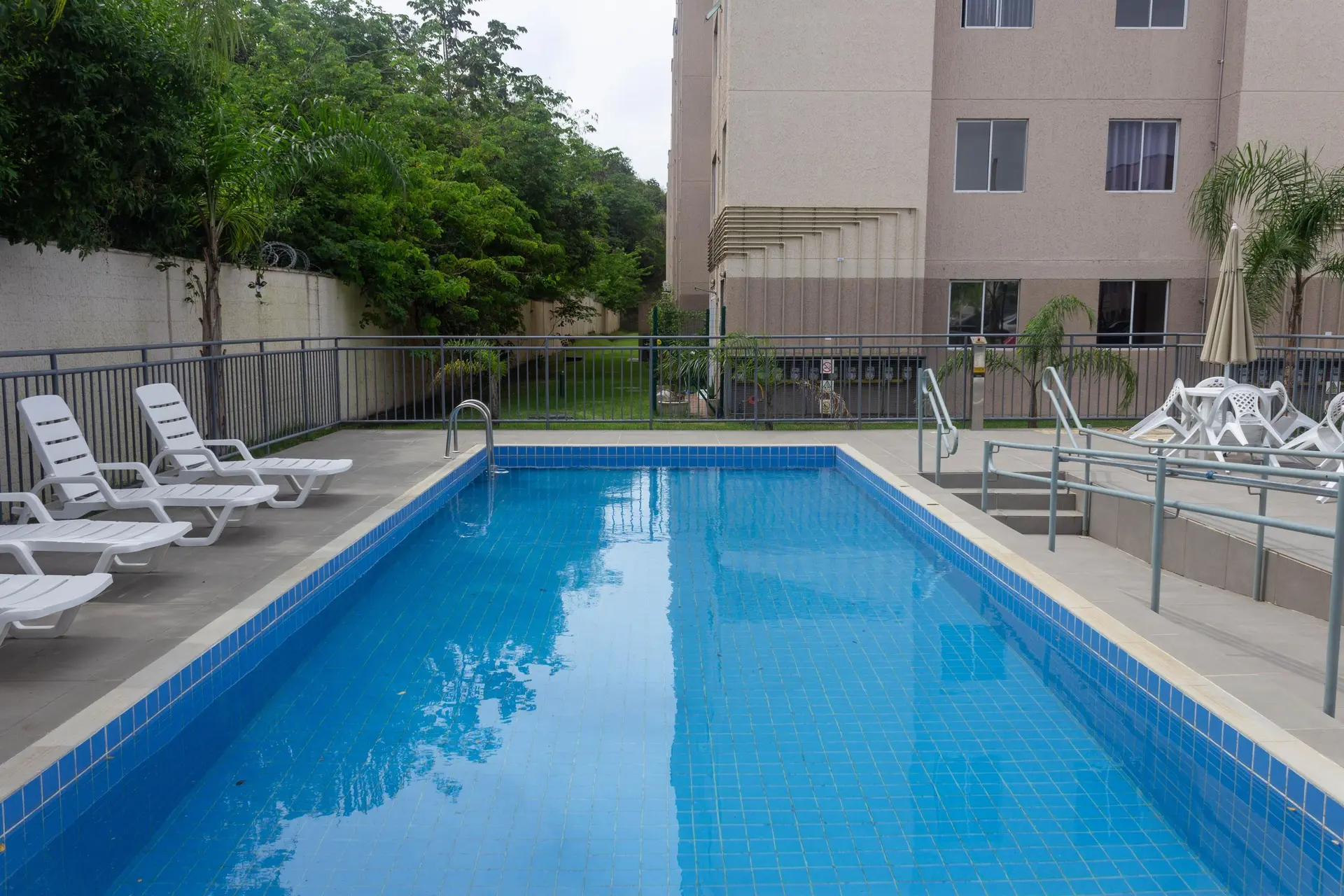 2-bedroom apartment in a building with a gym — photo 10