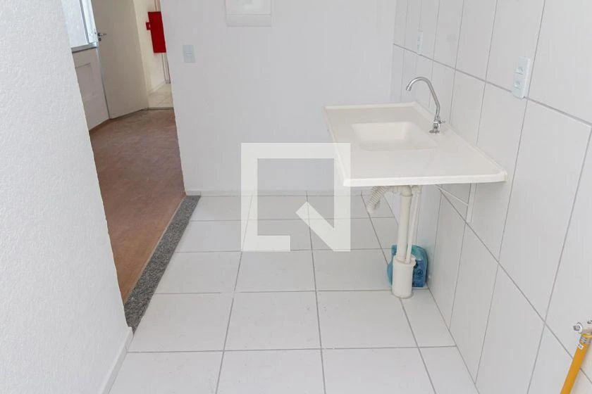 Unfurnished 2-bedroom apartment with 45 m² and wood floors — photo 42