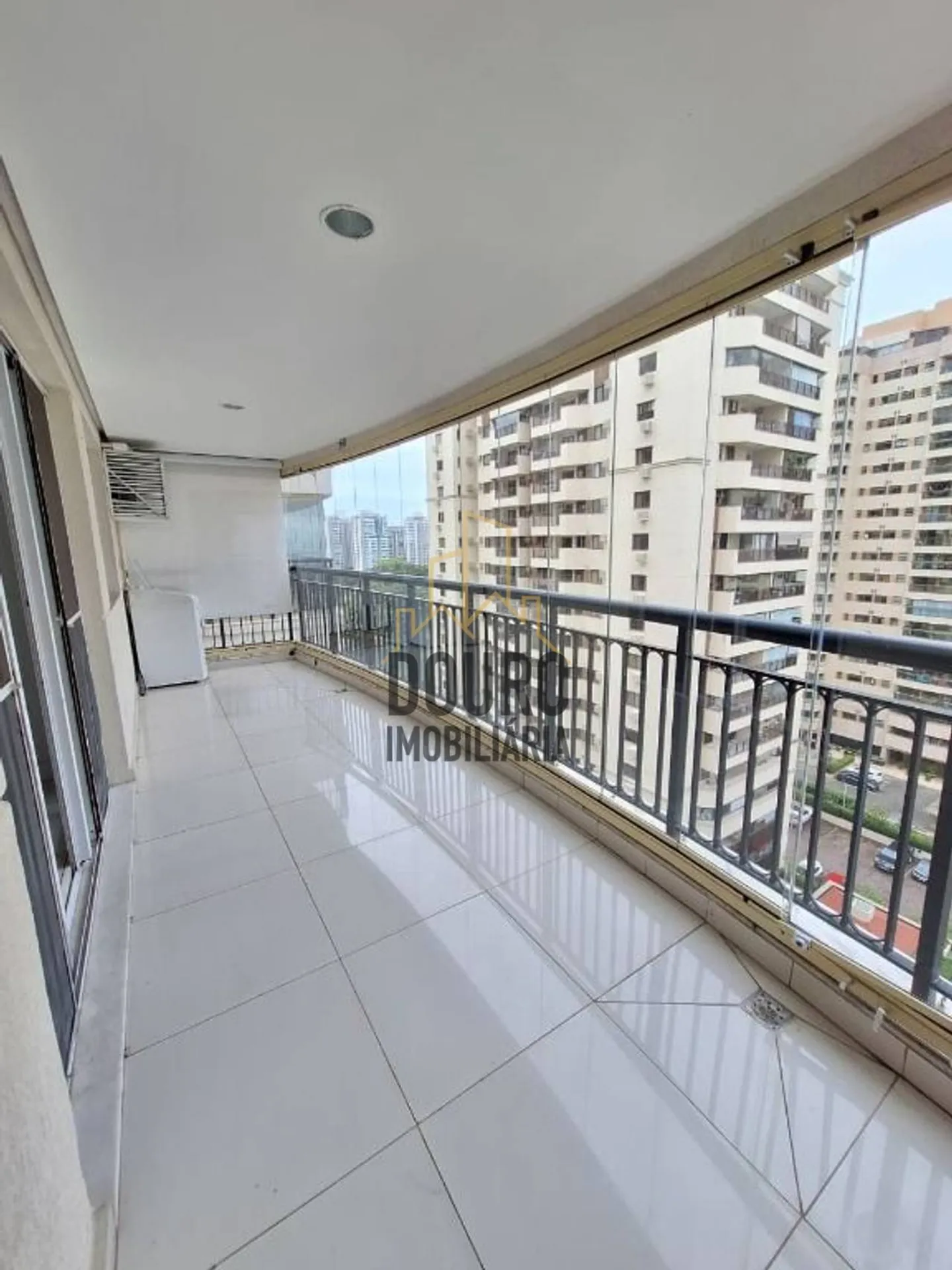Furnished 2-bedroom apartment with enclosed balcony — photo 5