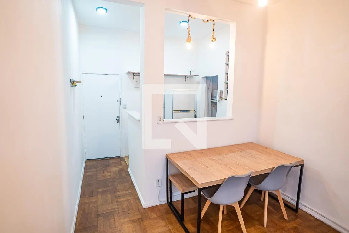 One-bedroom apartment with wood or laminate floors — photo 21