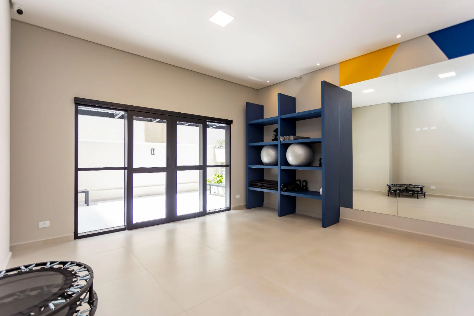 Furnished studio in a building with a coworking space — photo 11