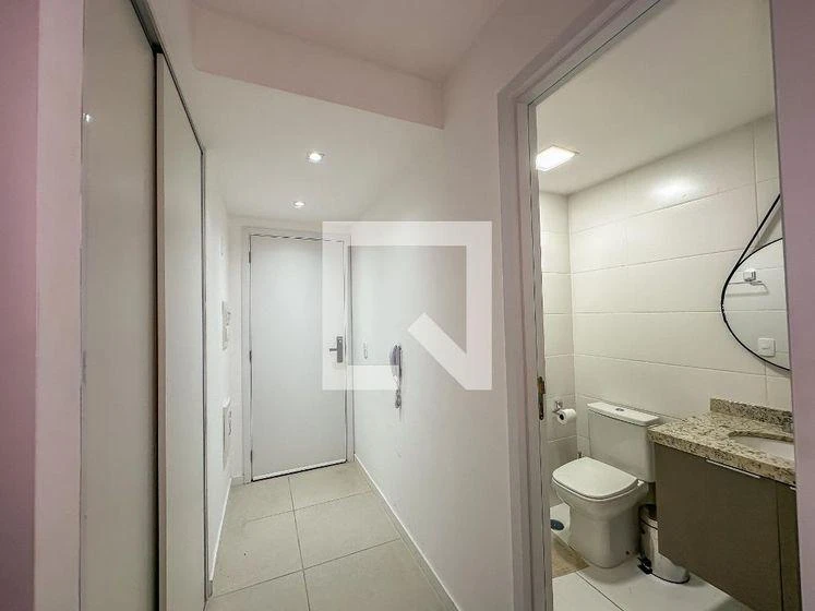 One-bedroom apartment in a building with a gym — photo 40