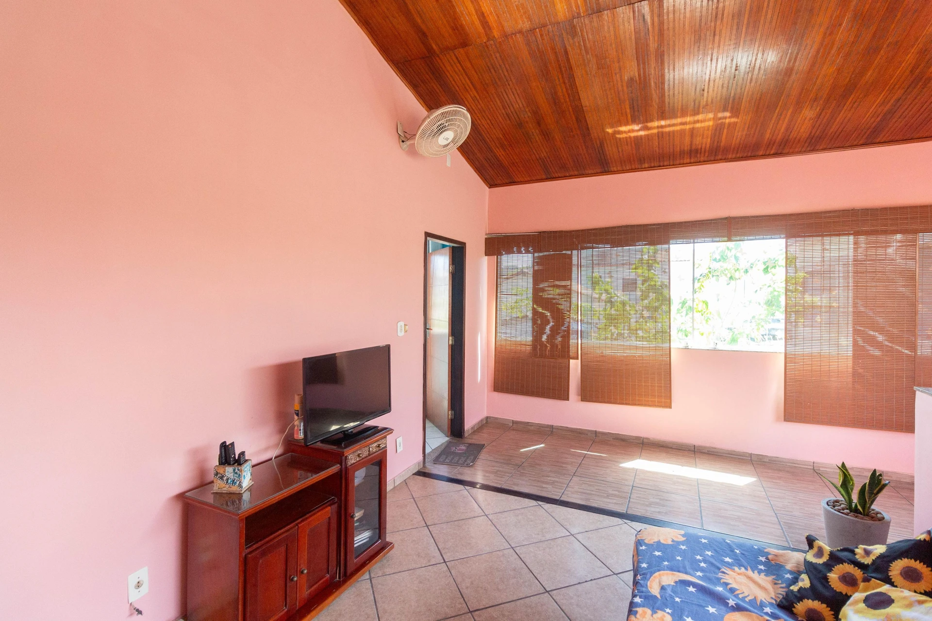 7-bedroom house with a jacuzzi — photo 17