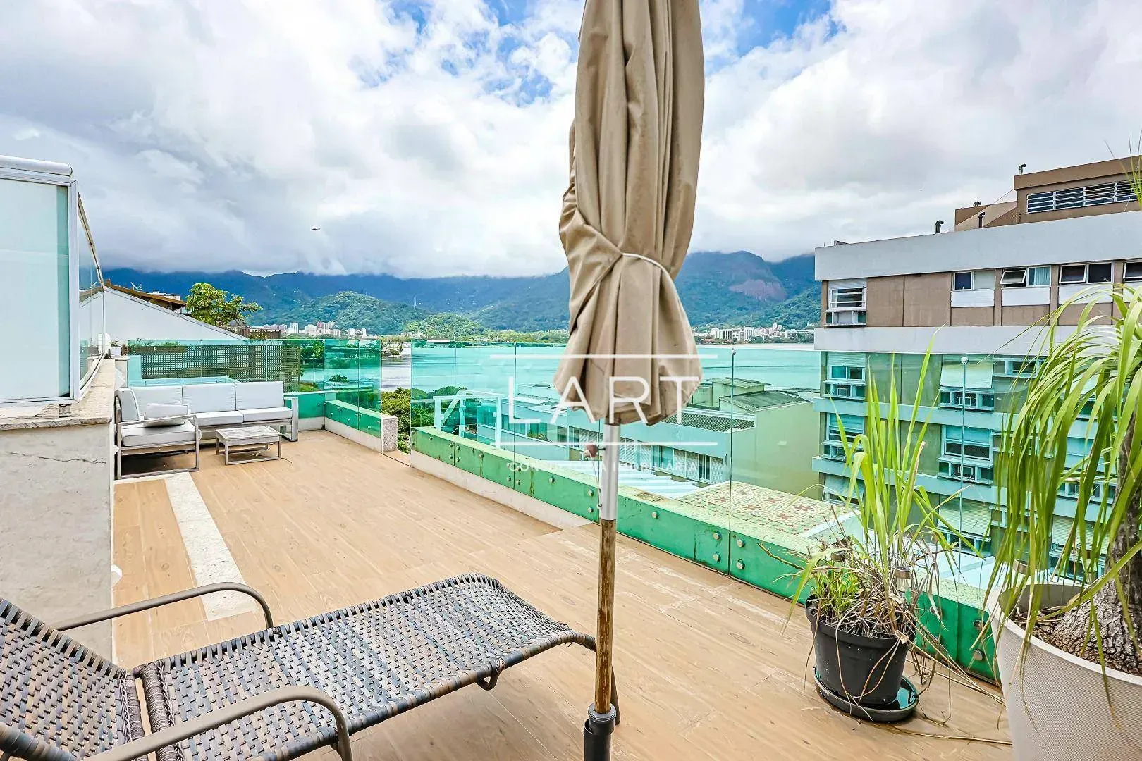 Apartamento com 4 dormitórios e 350 m²; área social ampla — photo 4