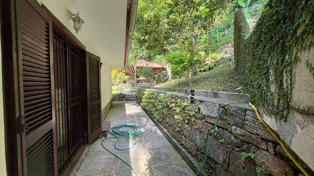 Furnished house, 395 m², with a glass-enclosed balcony — photo 29