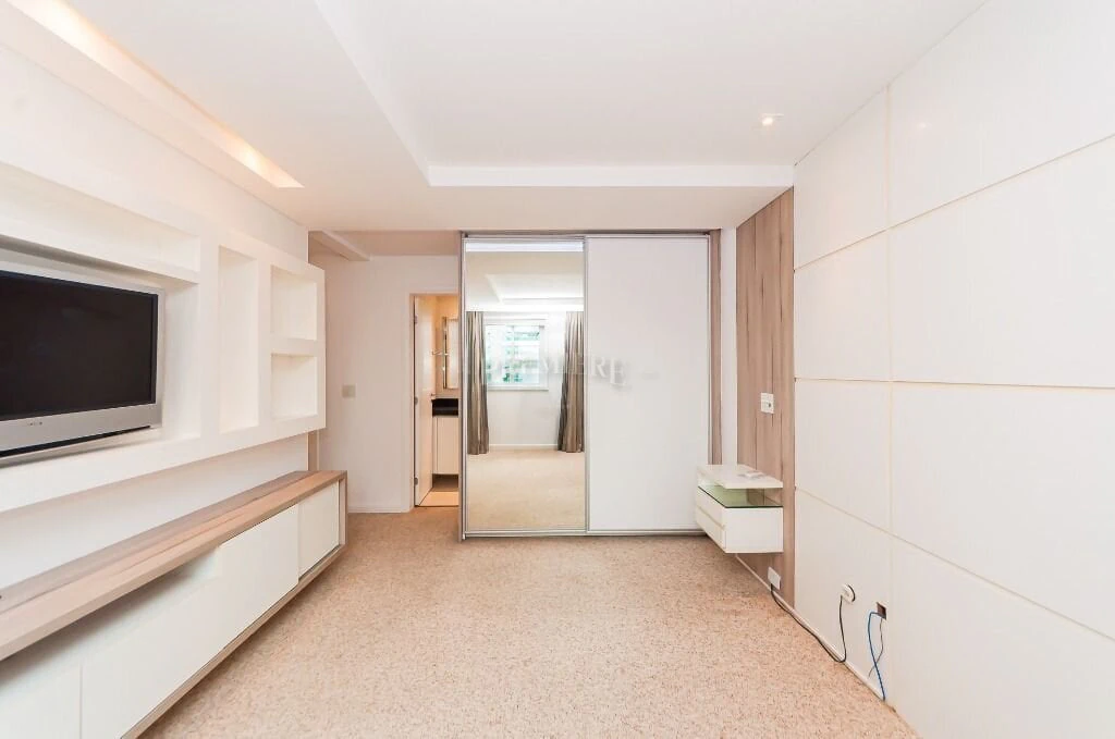 3-bedroom apartment, 1 with its own bathroom, 192 m² — photo 6