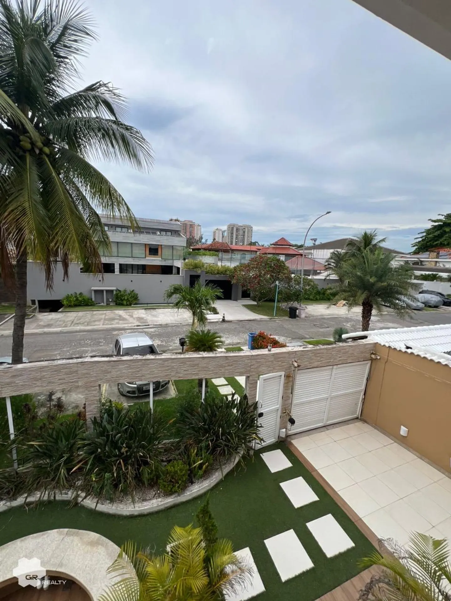 House with 6 en-suite bedrooms and 468 m² of space — photo 45