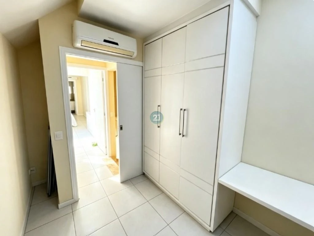 Apartamento dúplex amueblado con 3 suites y 2 plazas — photo 32