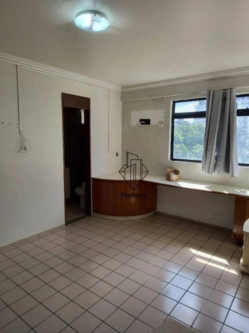 148 m² apartment with 4 bedrooms and a balcony — photo 10