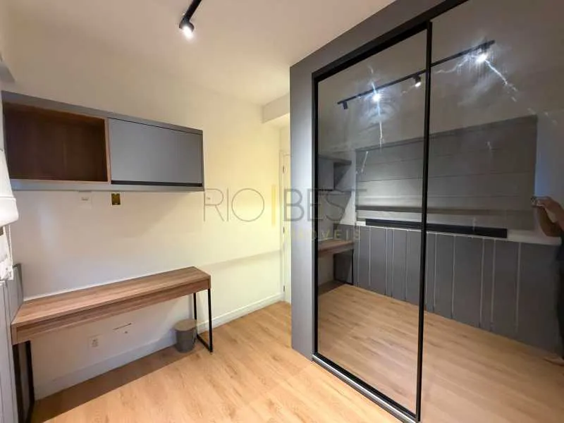 Furnished apartment with 3 suites and glass balcony — photo 9