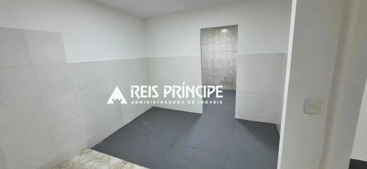 Unfurnished 200 m² house with 5 bedrooms and a balcony — photo 13