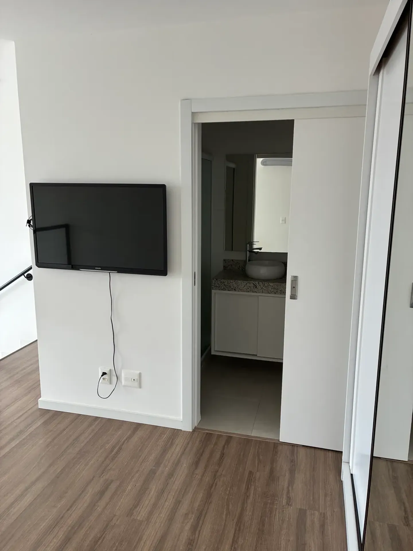 One-bedroom apartment with a mountain view in Florianópolis — photo 19