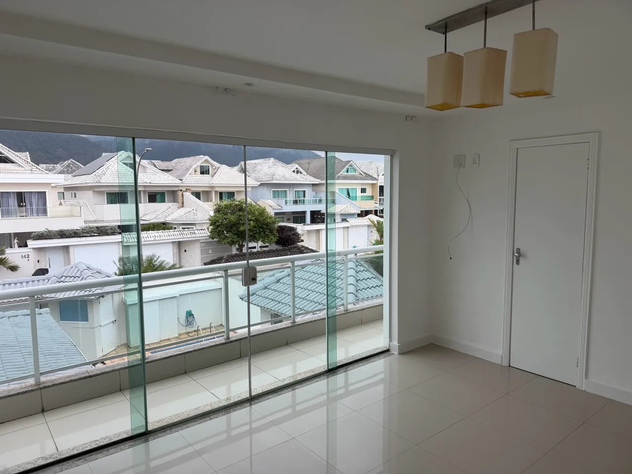 Casa, 320 m², com janelas do piso ao teto — photo 3