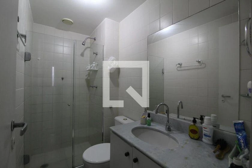 Apartamento amueblado de 3 dormitorios con balcón acristalado — photo 28