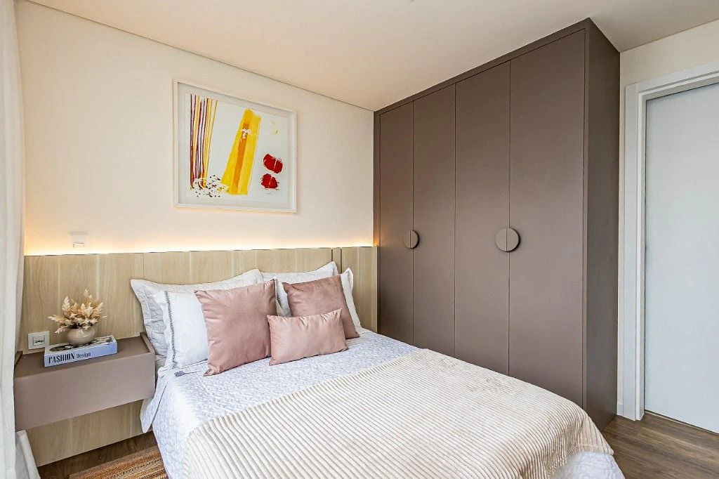 Floor-to-ceiling windows in a 3-bedroom house, 137 m² — photo 25