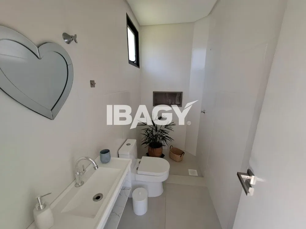 Furnished house with 4 en-suites and 220 m², no parking — photo 33