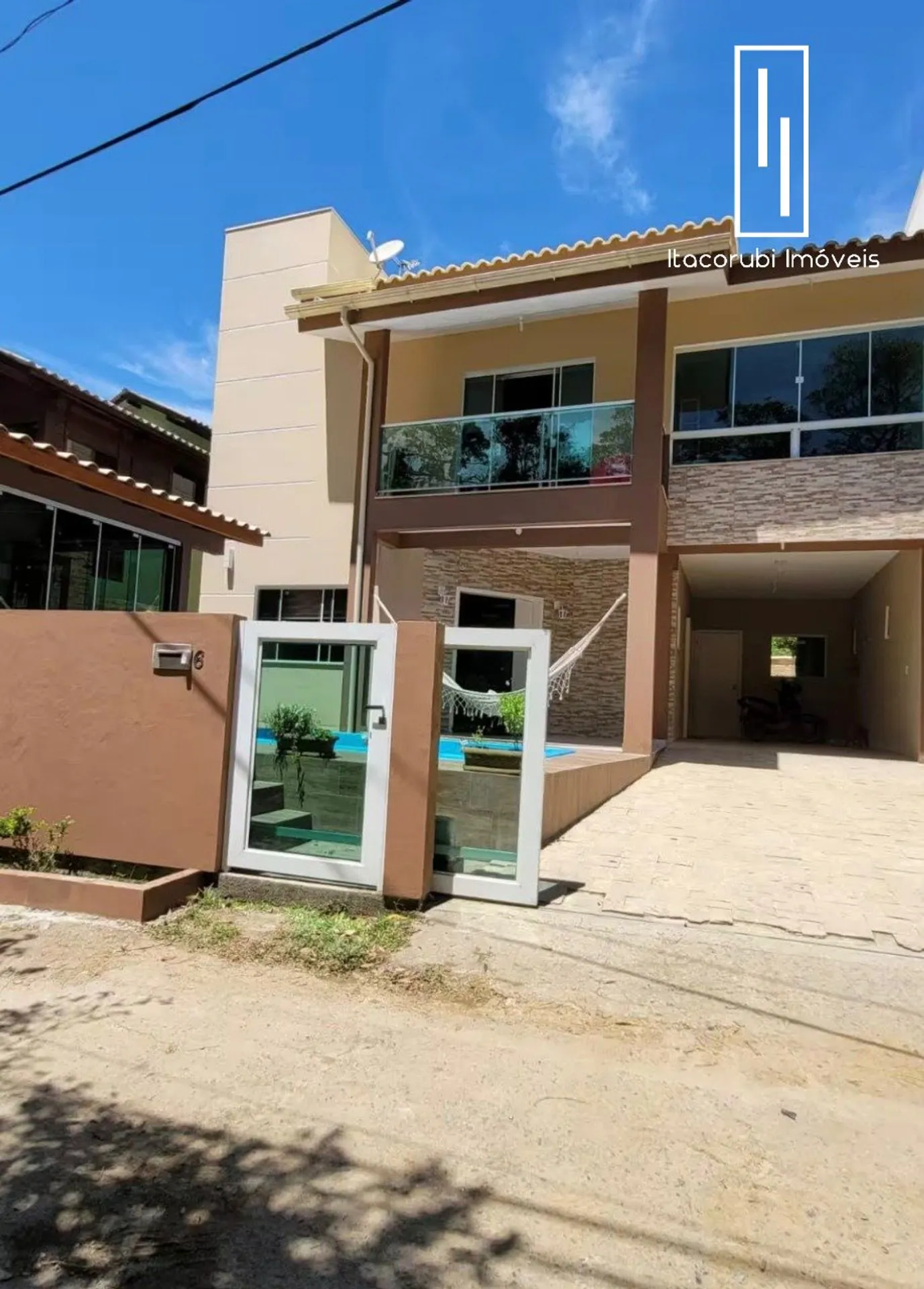 Furnished 2-bedroom house with an en-suite and pool — photo 3