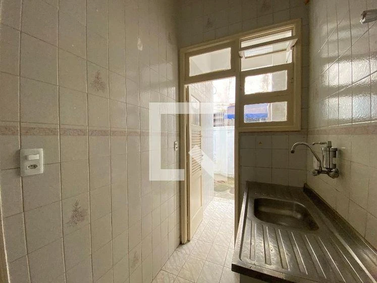 Wood or laminate floors in a one-bedroom apartment, 50 m² — photo 14