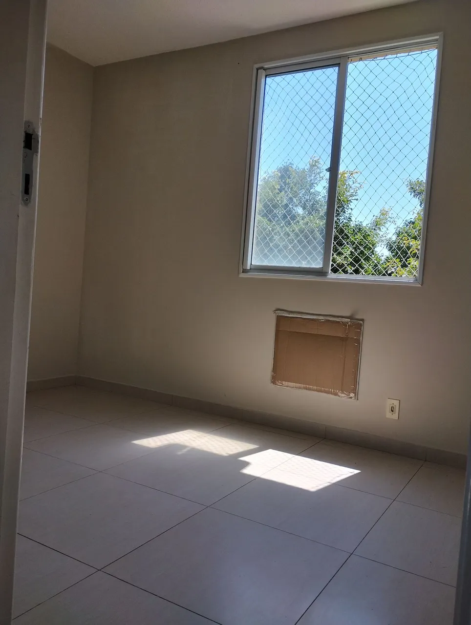 2-bedroom apartment in a building with a pool — photo 10
