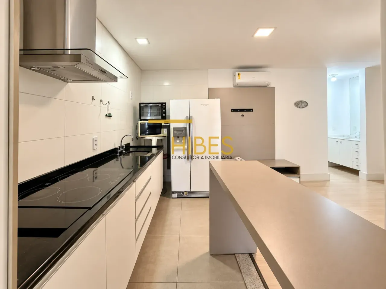 Furnished 1-bedroom apartment with parking and balcony — photo 2