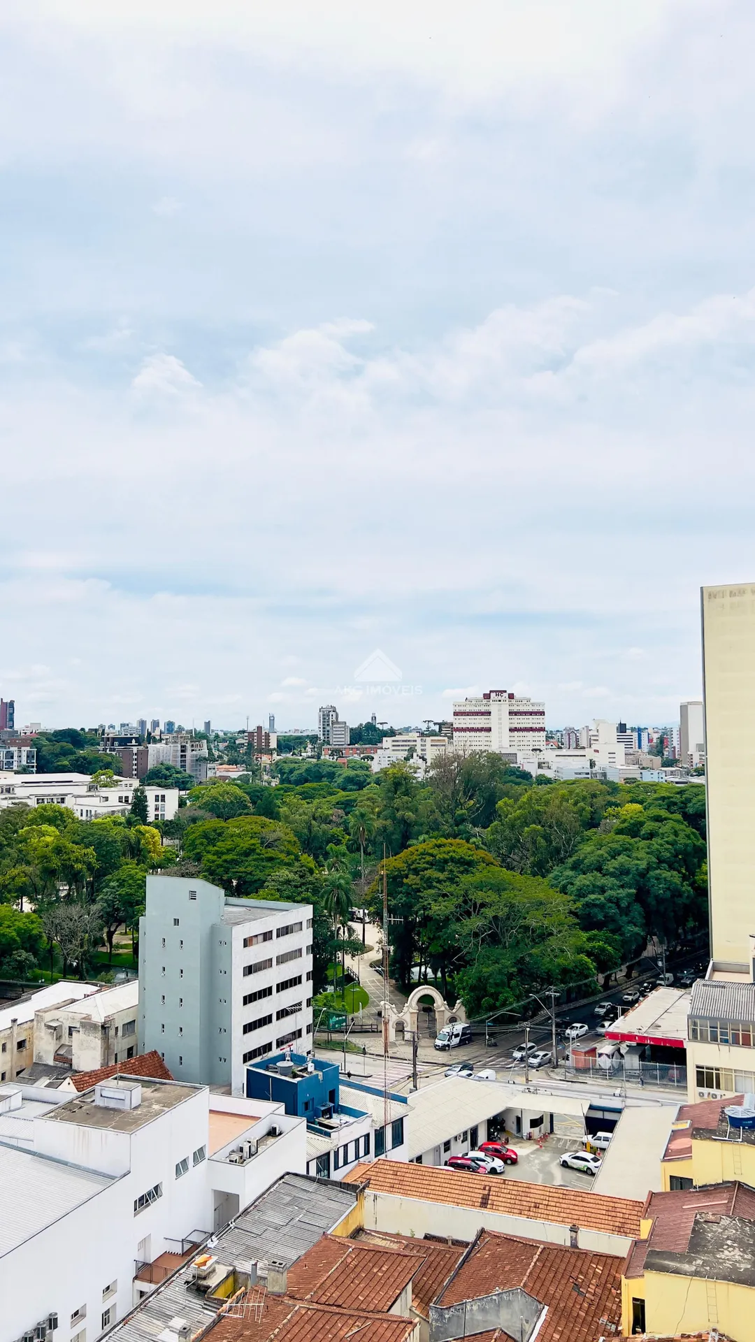 Apartamento de 1 quarto com cozinha fechada e fogão elétrico — photo 24