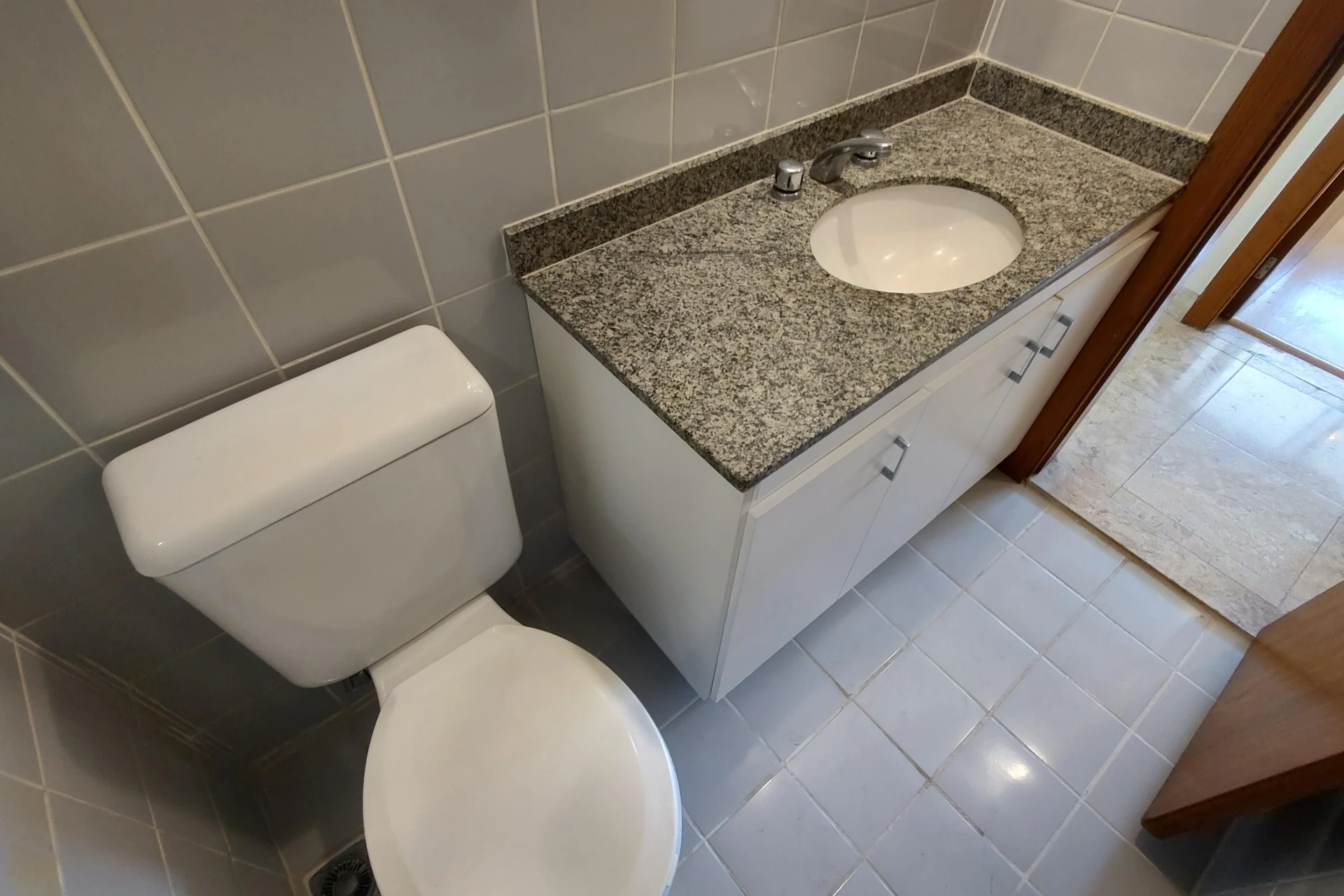 99 m² apartment with a water view and a washing machine — photo 51