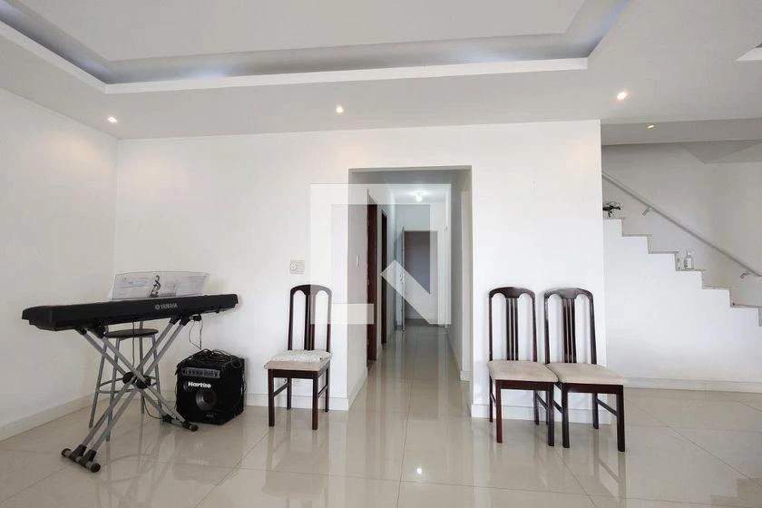 5-bedroom house with a home office — photo 15
