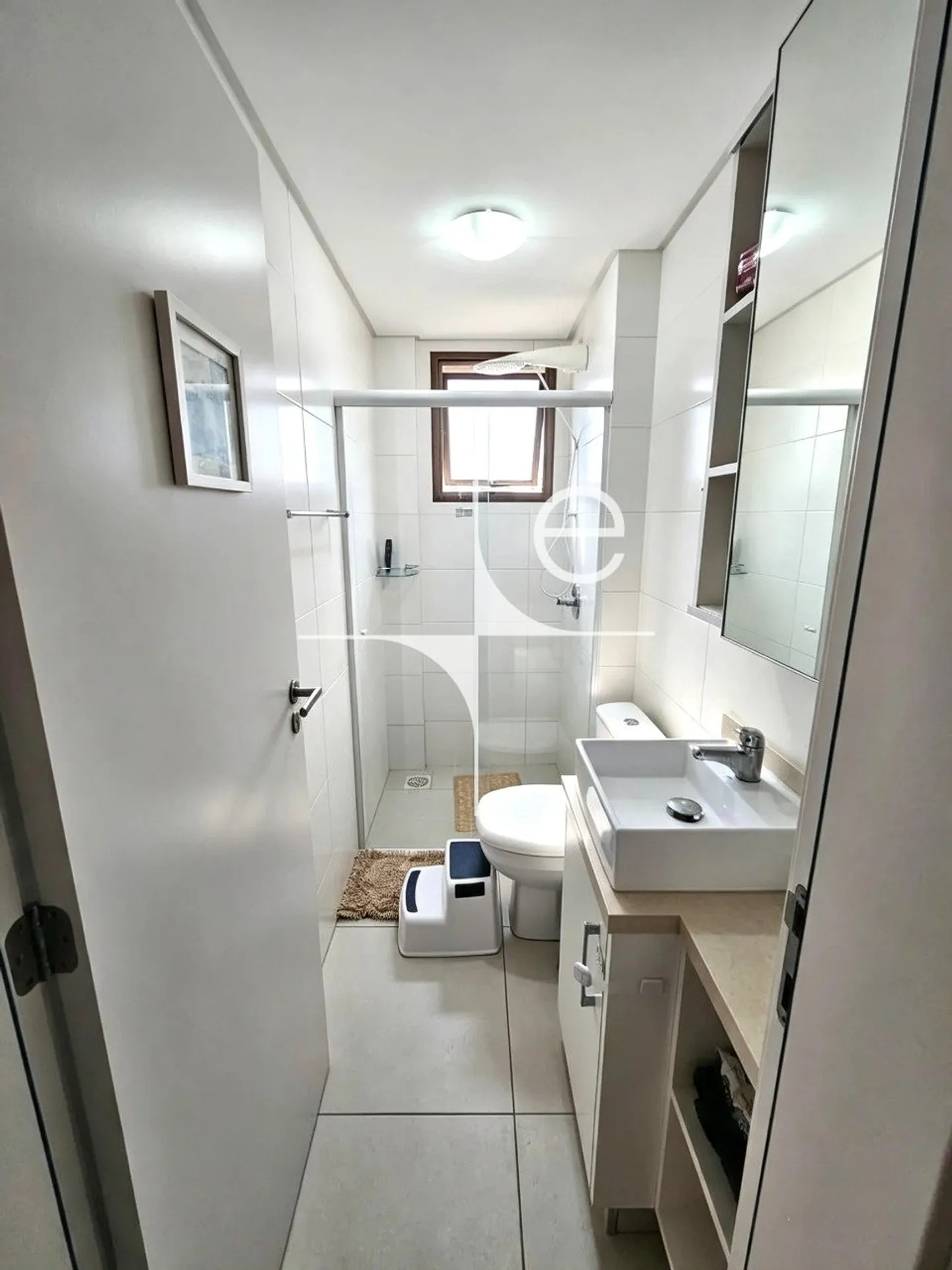 Apartment on the 4th floor with a glass-enclosed balcony — photo 8