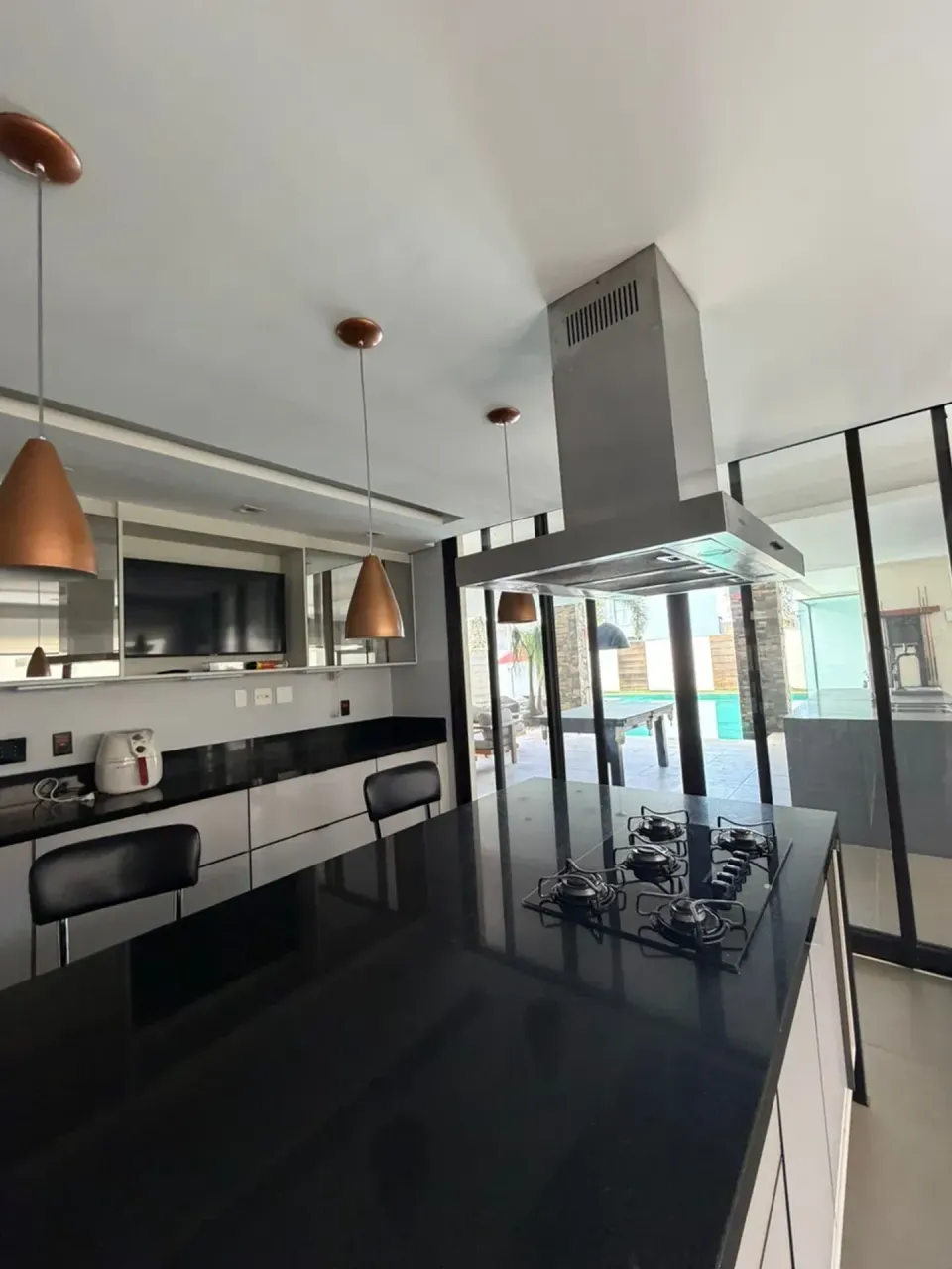 Casa com cozinha americana, 4 quartos e 5 banheiros, 980 m² — photo 8