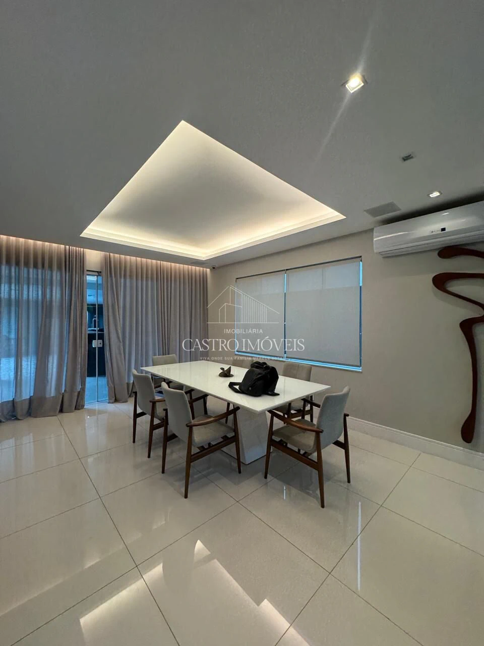 Furnished 715 m² house with 5 en-suites and 4 parking — photo 10