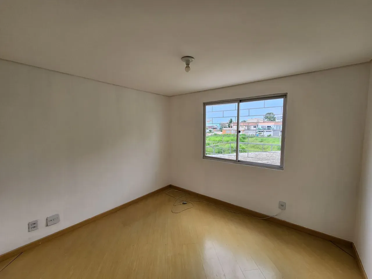 House with 3 bedrooms, 1 en-suite, private garden — photo 4