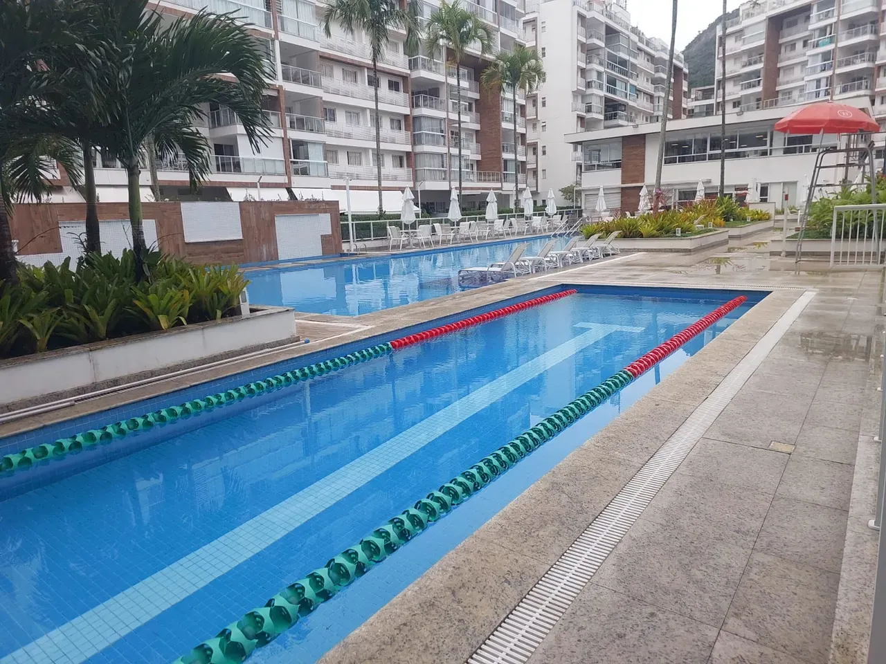 Balcony with a grill in a 2-bedroom apartment, 66 m² — photo 24