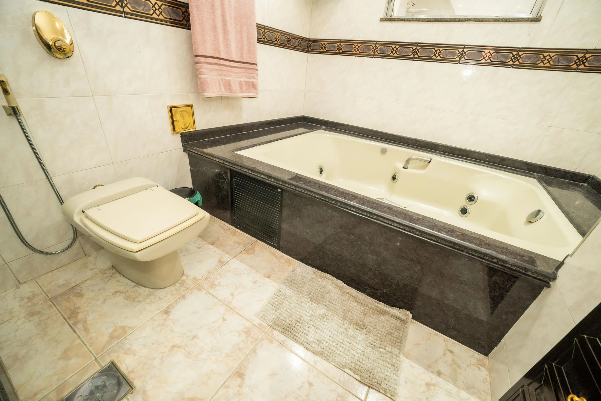 Furnished house, 449 m², with a jacuzzi — photo 24