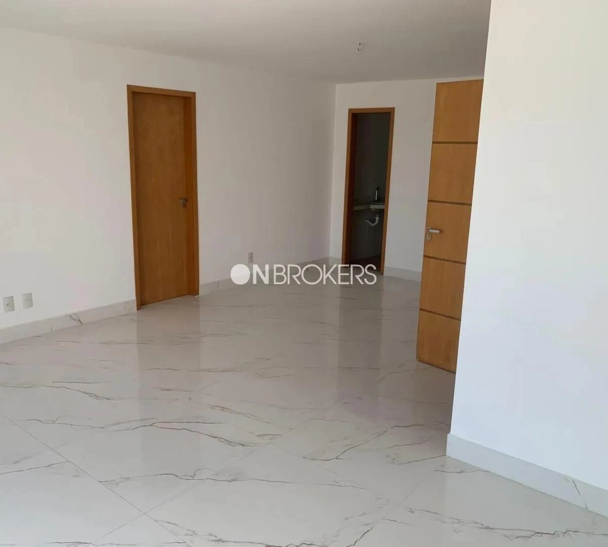 240 m² apartment with 4 en-suite bedrooms and balcony — photo 16