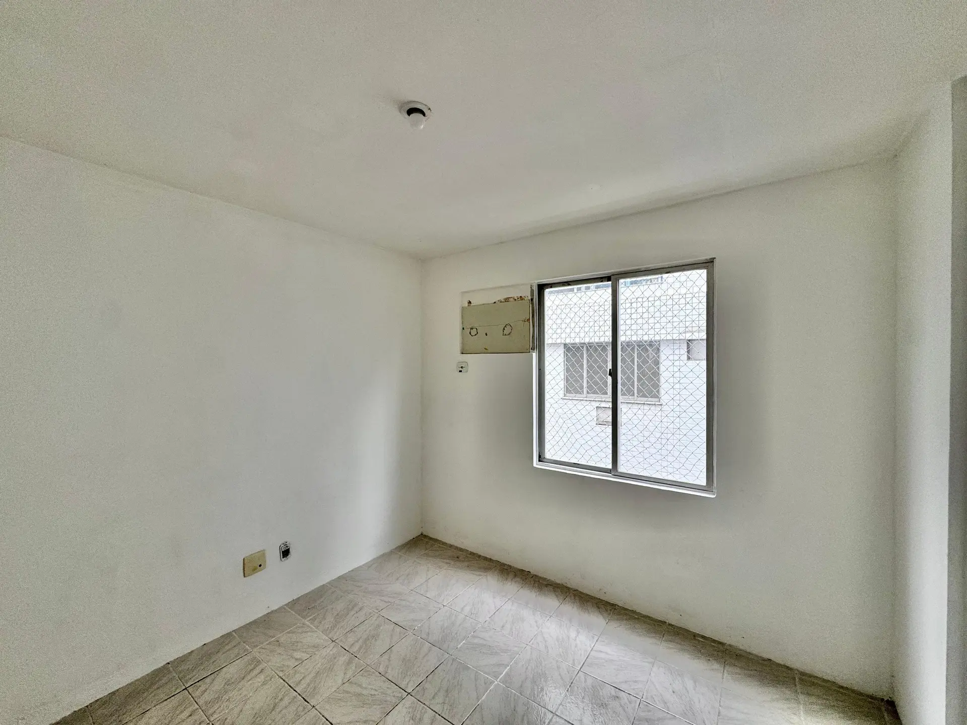 3-bedroom apartment with a balcony and laundry area — photo 24