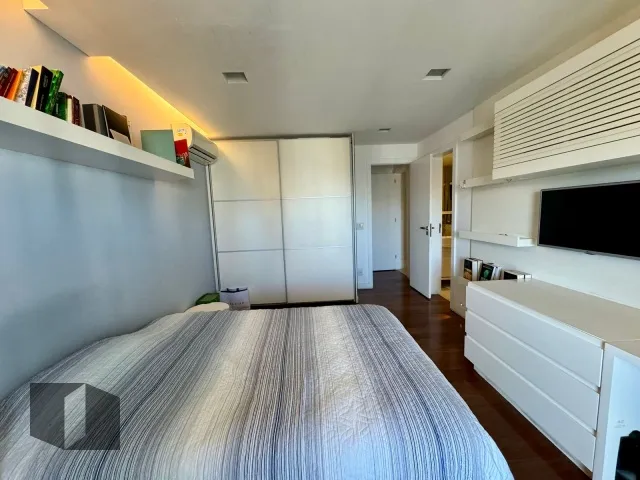 Furnished penthouse apartment with 5 bedrooms and 5 baths — photo 23