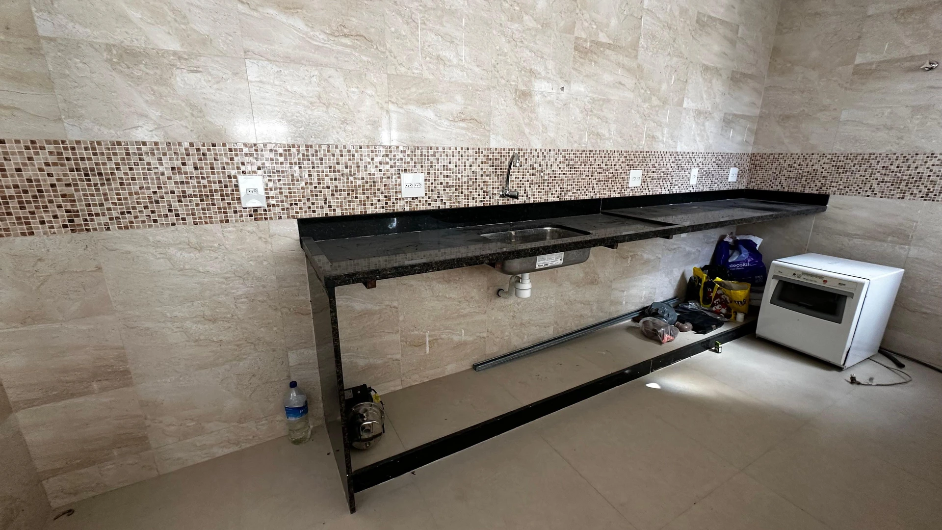 Casa com 4 quartos e 3 suítes, 2 vagas de garagem — photo 26