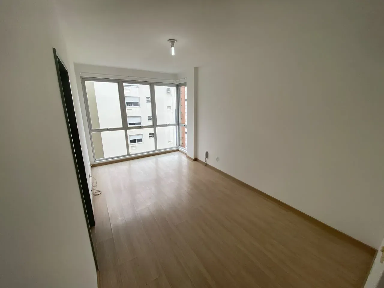 Apartment on the 7th floor with a glass-enclosed balcony — photo 4