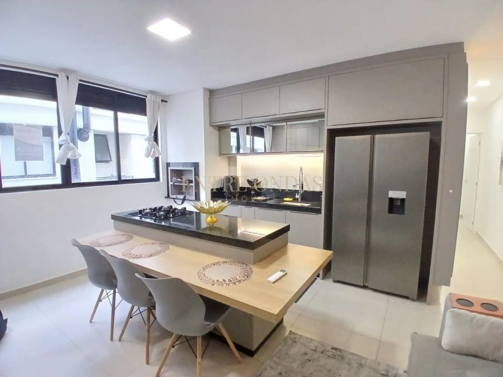 92 m² apartment with a home office and a walk-in closet — photo 5